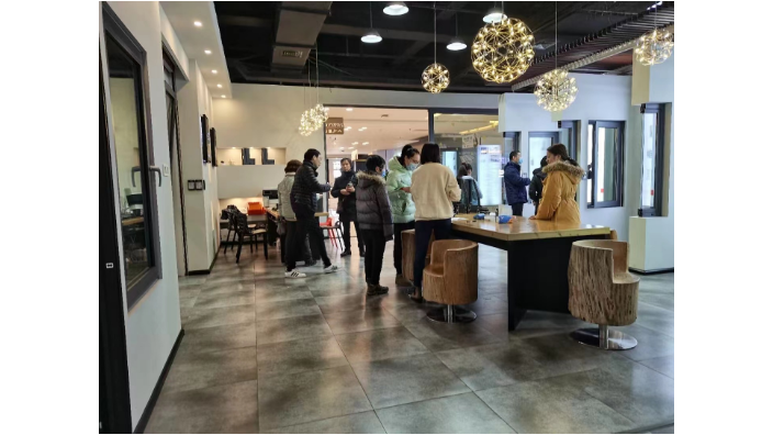 上海推拉门技术革新，助力家居品质升级，领航行业风尚,随着社会经济的蓬勃发展，人们的生活水平显著提升，对于家居环境的品质追求亦日新月异，推拉门，作为现代家居装饰中不可或缺的一环，其质量直接关系到居住的舒适与美观，为了迎合消费者对高品质推拉门的不懈追求，上海地区涌现出一批专业的推拉门技术咨询机构，本文将为您详细解读上海推拉门技术咨询的相关内容，助您洞悉该领域的最新动态。,上海推拉门技术咨询,技术咨询,技术咨询是指,第1张