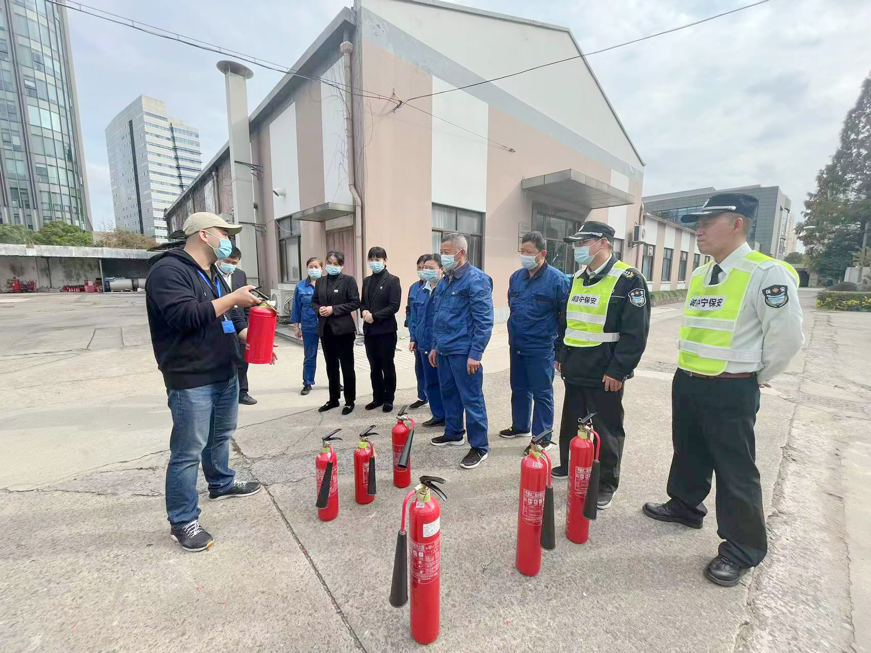 筑牢企业安全防线，消防技术咨询助力发展,随着我国经济的飞速发展，各类建筑和公共场所如雨后春笋般涌现，消防安全问题日益凸显，为了提升企业的消防安全管理水平，预防火灾事故的发生，消防技术咨询应运而生，本文将从消防技术咨询的重要性、服务内容、实施方法等方面进行深入探讨，旨在为我国消防安全事业贡献一份力量。,消防技术咨询,技术咨询,第1张
