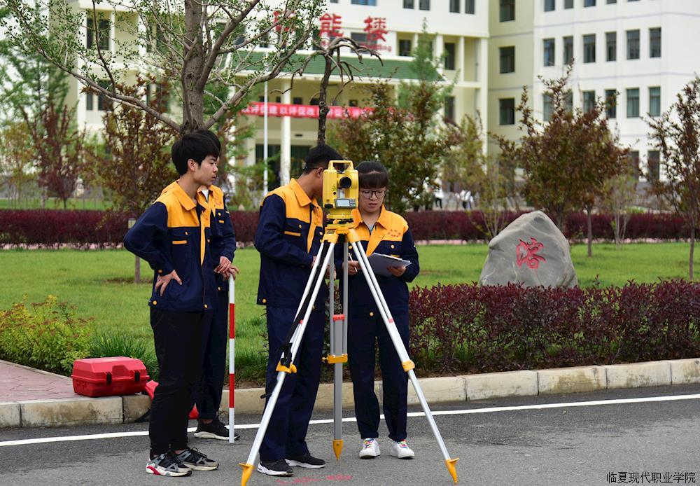 现代建筑行业，建筑工程技术咨询的关键作用与未来趋势,随着我国经济的迅猛发展，建筑工程行业取得了举世瞩目的辉煌成就，在蓬勃发展的同时，建筑工程领域也面临诸多挑战，诸如施工质量、安全、环保等问题，为了有效应对这些挑战，建筑工程技术咨询应运而生，并在现代建筑行业中扮演着越来越重要的角色，本文将深入探讨建筑工程技术咨询的重要性及其未来发展趋势。,建筑工程 技术咨询,技术咨询,工程技术咨询,建筑工程技术咨询,第1张